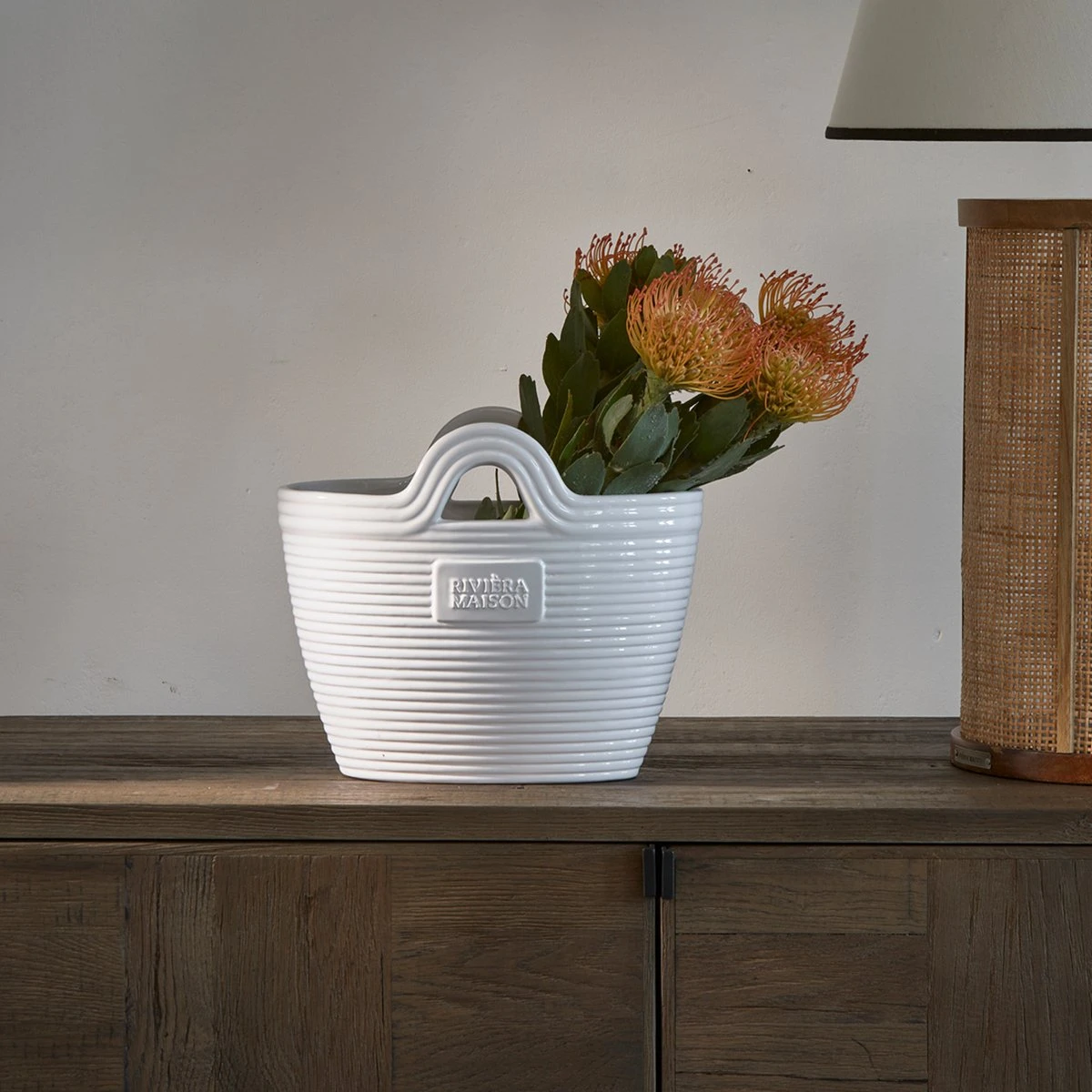 Riviera Maison Plantenbak Met Handvaten, Bloempot In Tas Vorm - RM Beach Bag Planter - Wit - Porselein - Afbeelding 2